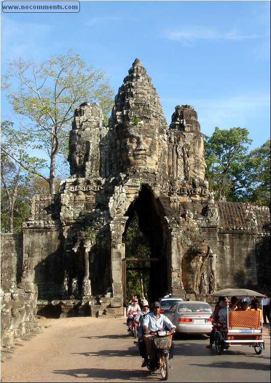 Angkor Thom East gate.JPG