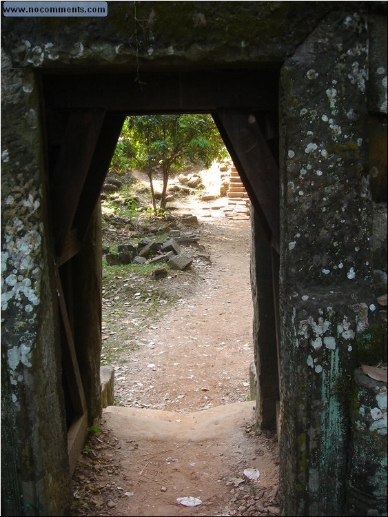 Angkor Thom gate 2.JPG