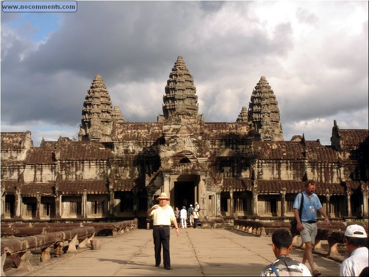 Angkor Wat bridge 1.JPG