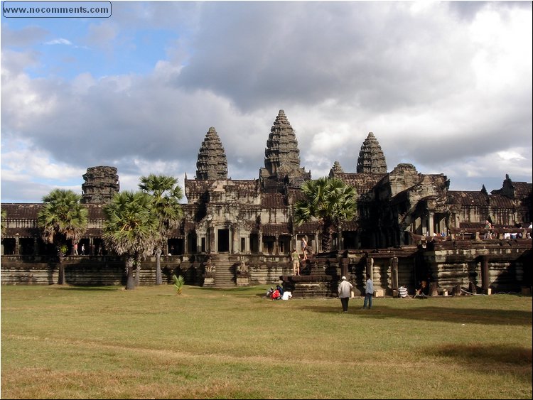 Angkor Wat outside.JPG
