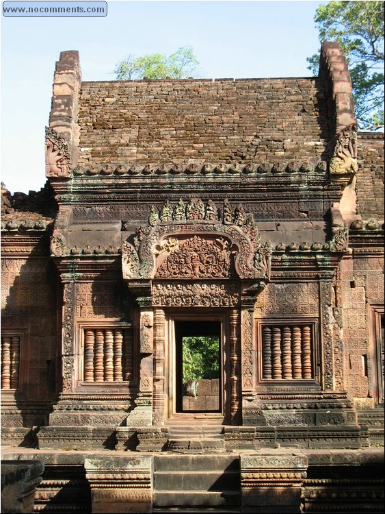 Citadel of Women Banteay Srei 5a.jpg