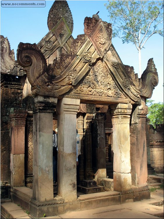 Citadel of Women Banteay Srei.jpg