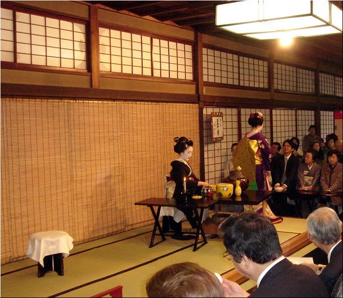 Maiko Tea ceremony 1.JPG