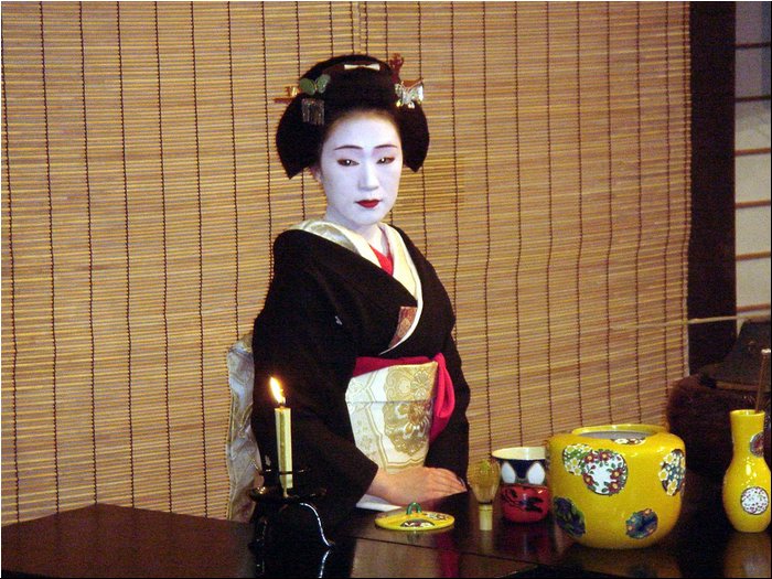 Maiko Tea ceremony 3.JPG