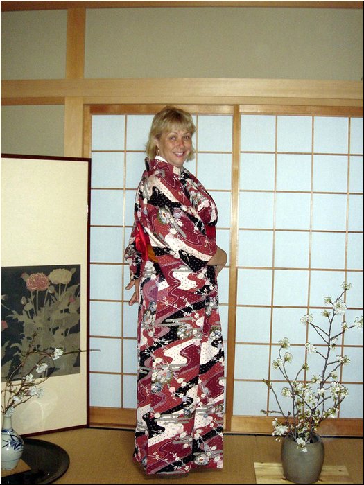 Susanne in  kimono 4.JPG