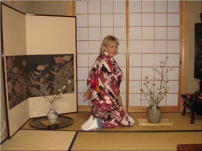 Susanne in  kimono 5.JPG