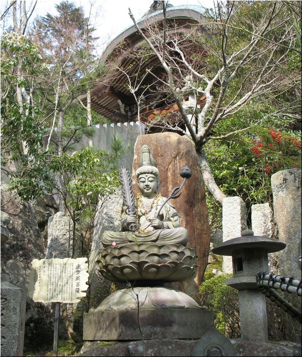 Miyajima Buddha statue 3.jpg