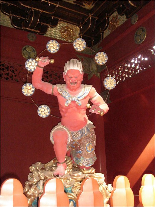 The God of Thunder in the Nitenmon Gate of Taiyuin-byo Shrine.JPG