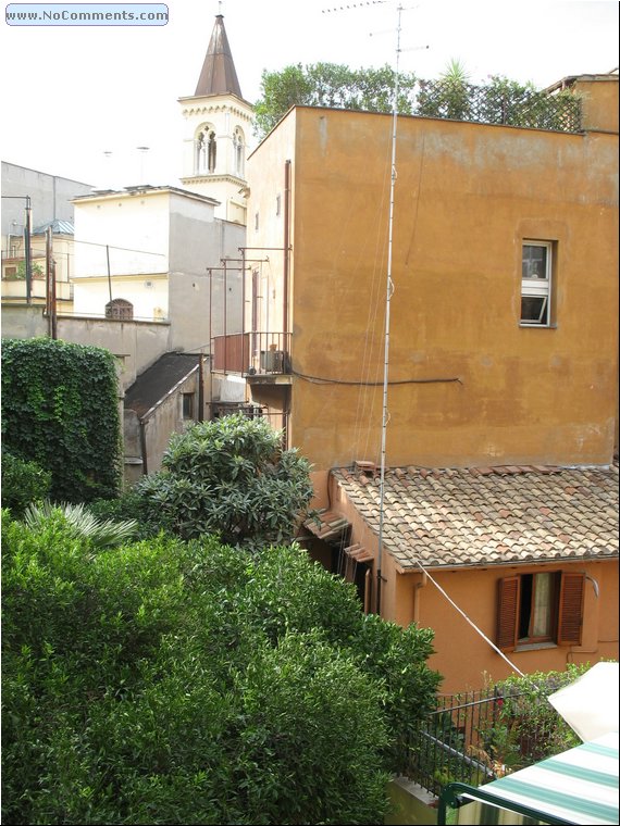 View from Rome apartment 02.jpg
