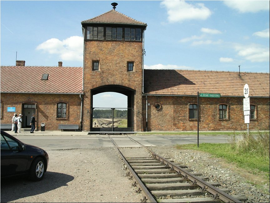 Auschwitz-Birkenau1.jpg