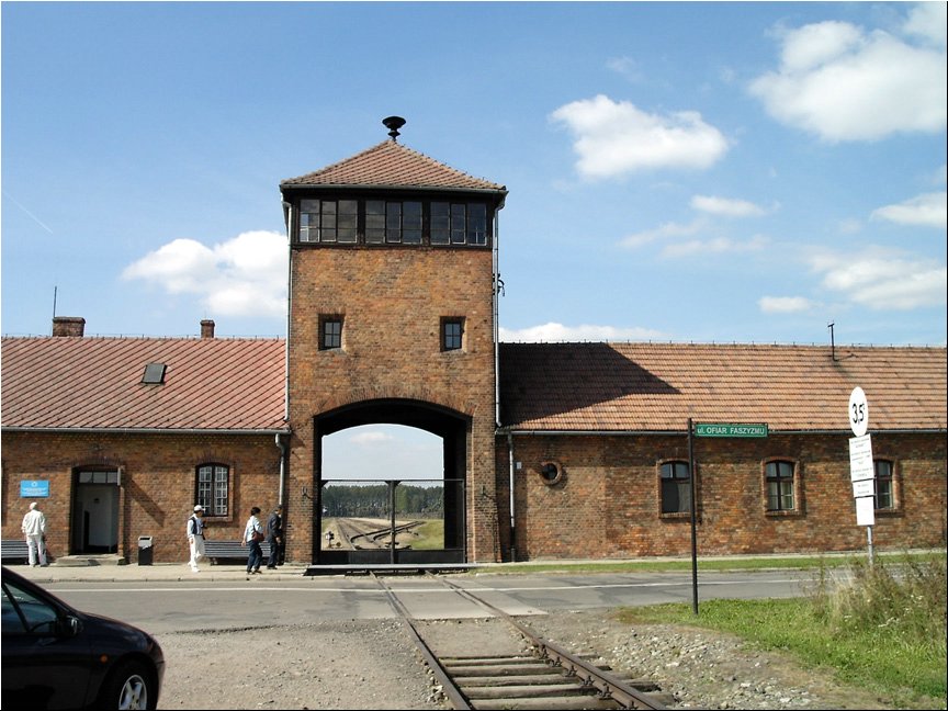 Auschwitz-Birkenau2.jpg