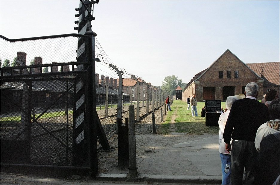 Auschwitz21.jpg