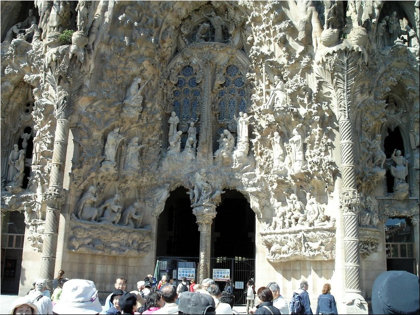Gaudi Sagrada Familia 2.JPG
