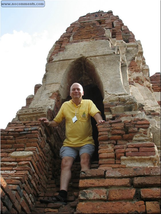 Ayutthaya - Chedis Cambodian stupa 1.jpg