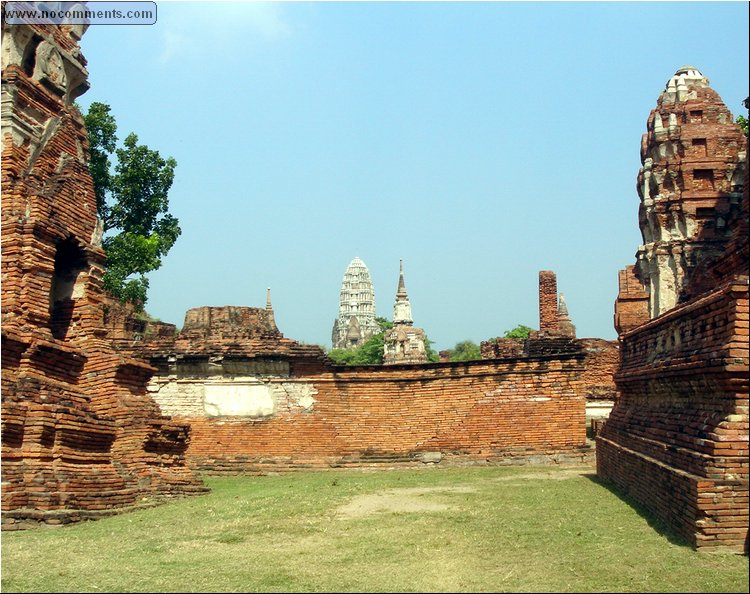 Ayutthaya - Chedis.JPG