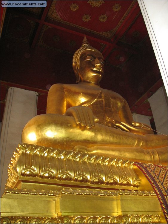 Ayutthaya - Golden Buddha 1.jpg