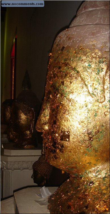 Ayutthaya - Goldleafed Buddha head 1.JPG