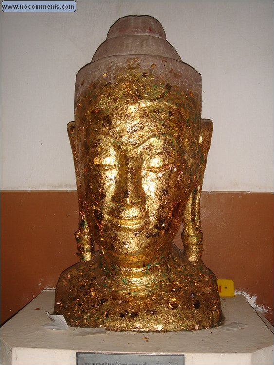 Ayutthaya - Goldleafed Buddha head.JPG