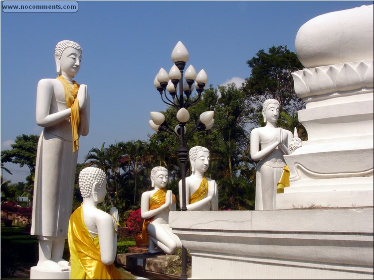 Ayutthaya - Sitting Buddha with disciples 2.JPG