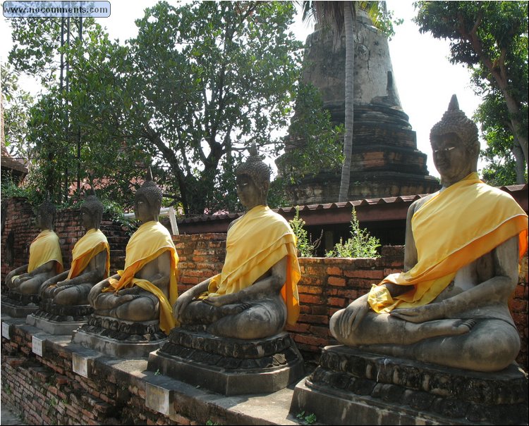 Ayutthaya - Sitting Buddhas 1.jpg