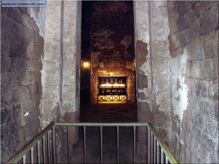 Ayutthaya - Wat Ratcha Burana inside.JPG