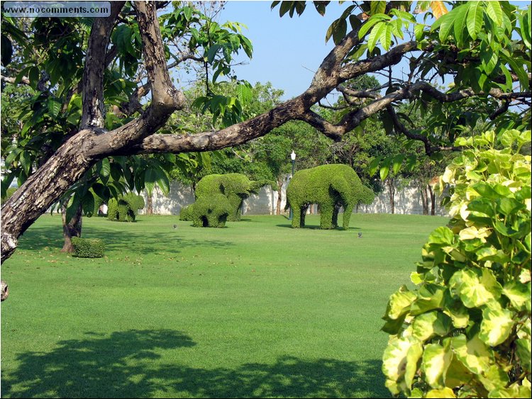 Bang Pa In Elephant sculptures.jpg