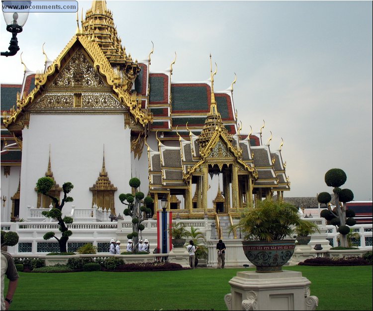 Grand Palace Dusit Maha Prasat throne hall.jpg