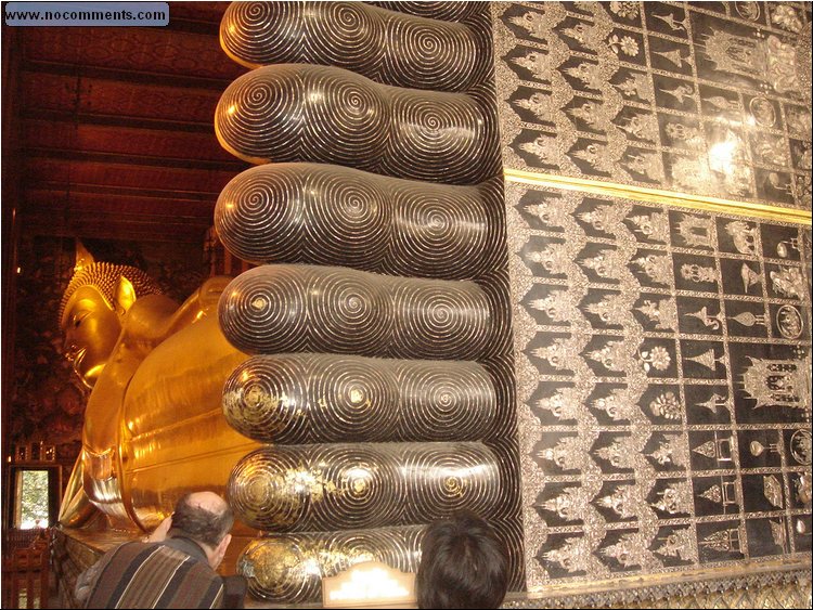 Wat Po Reclining Buddha 1.JPG