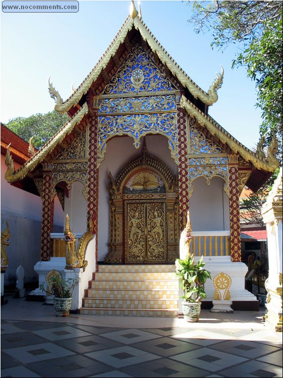 Wat Phrathat Doi Suthep Temple Doors.jpg