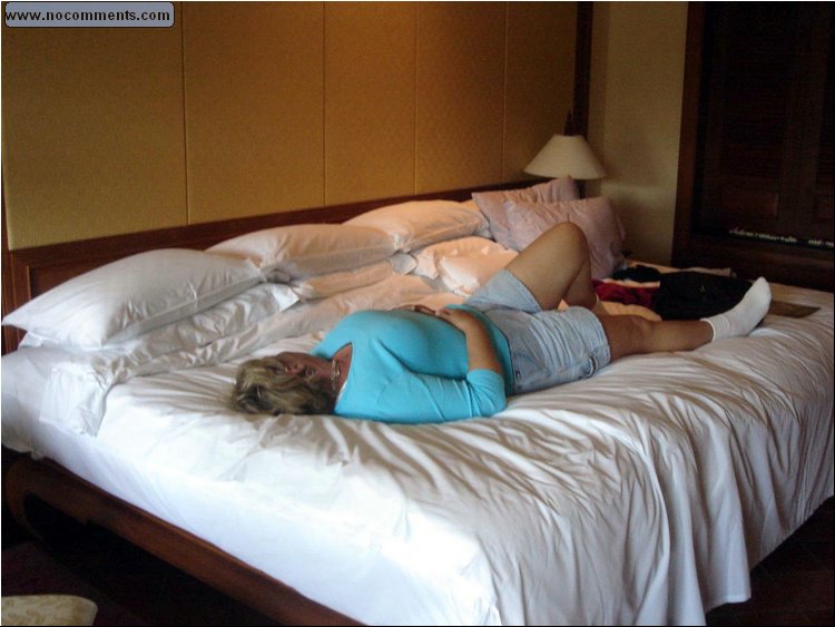 Biggest bed I ever slept in - Marriott Phuket.JPG