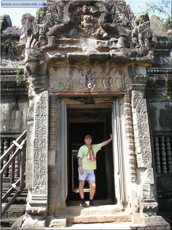 Citadel of Women Banteay Srei - worshiper.jpg