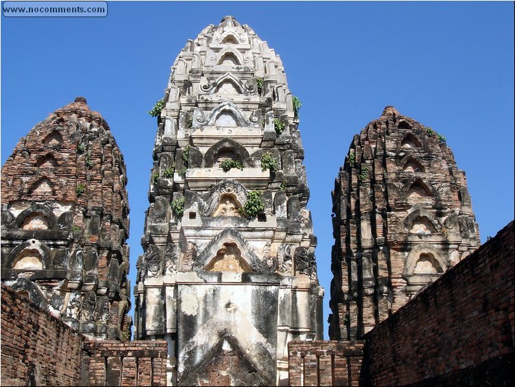 Sukhothai - 3 prangs temple 1.JPG
