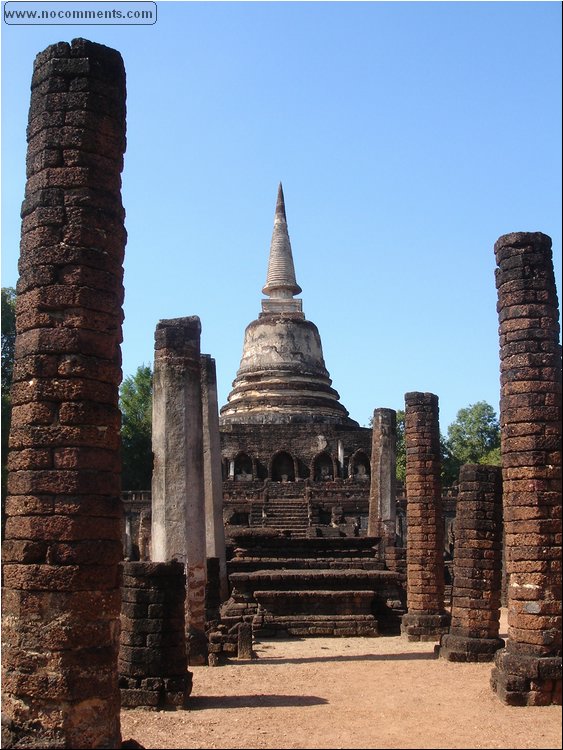 Sukhothai - elephant temple 5.JPG