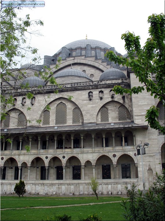 Suleymaniye Mosque courtyard 1.jpg