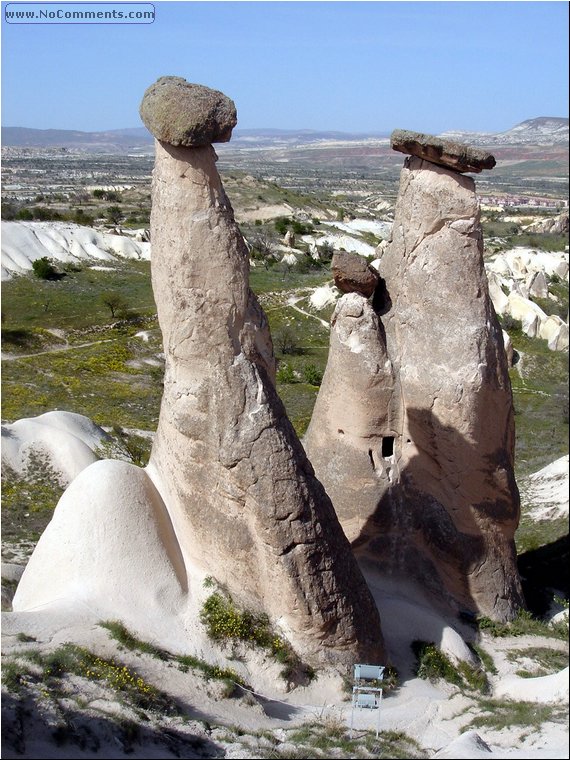 Kapadokia-Cappadocia more chimneys.JPG