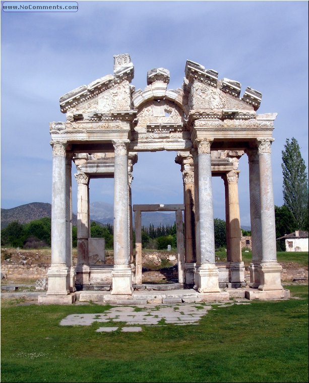 Aphrodisias Temple 1.JPG