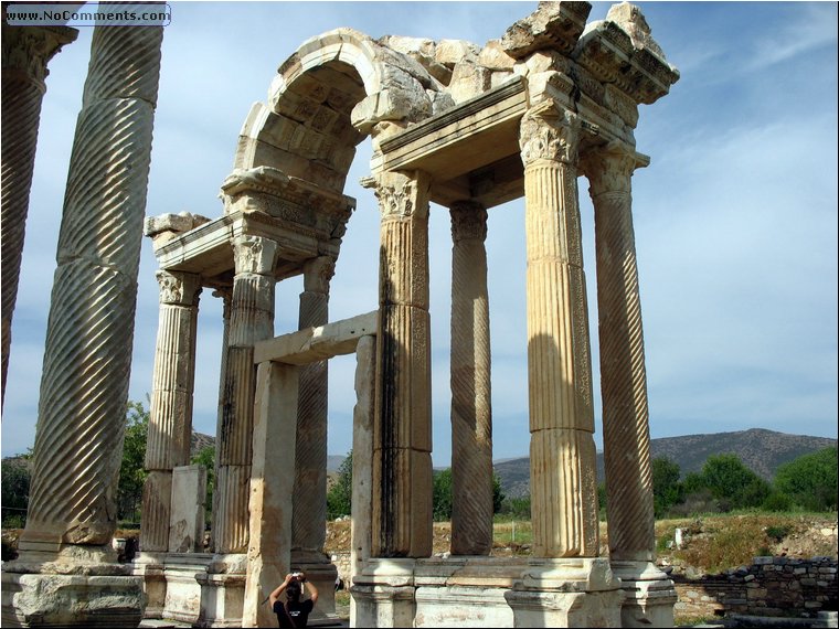 Aphrodisias temple.jpg