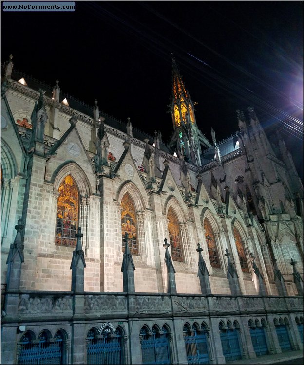 Basilica_at_night_01.jpg