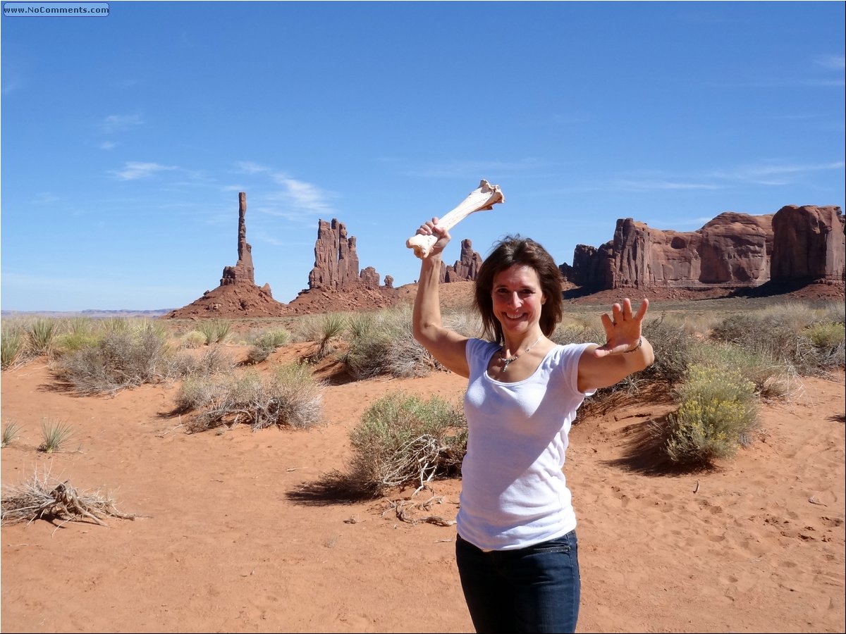 Monument Valley wild woman 01.JPG